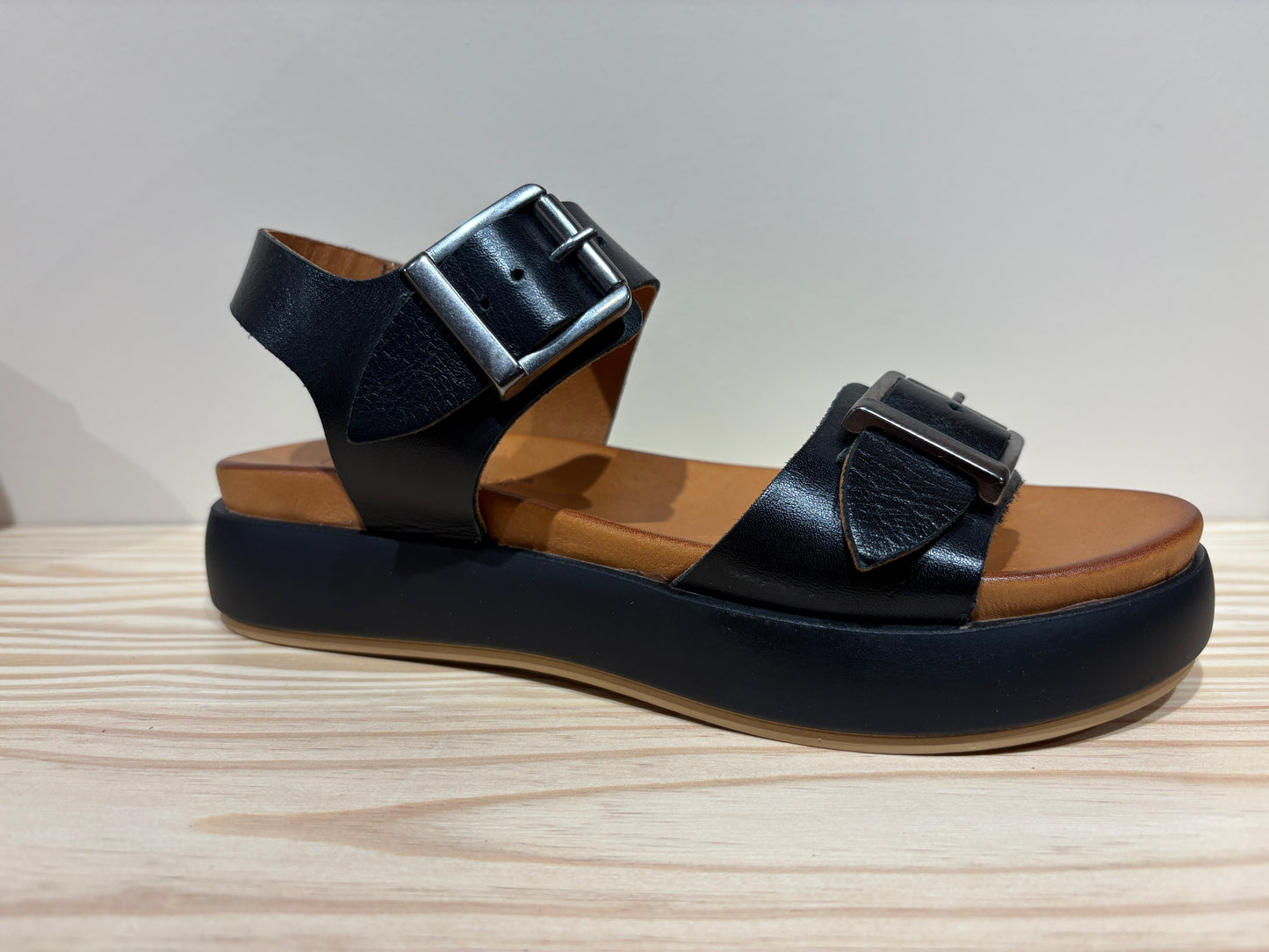 Sandales compensées Etauliers cuir noir Coco Abricot